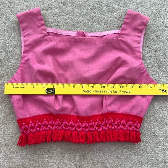 🪴 Pink Red Boho Fringe Textured Cropped Tank Top - Picture 3 of 9